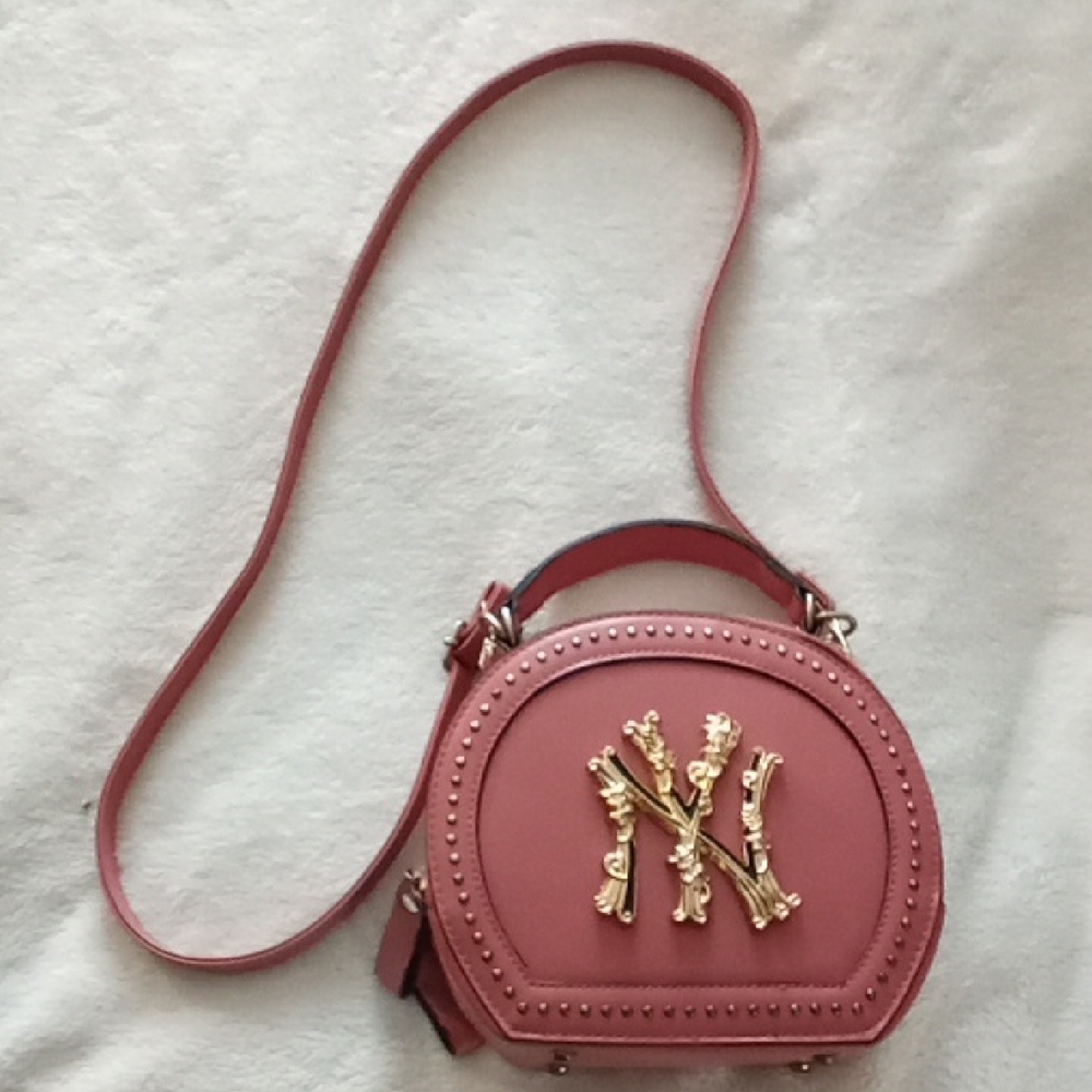 NY GORGEOUS ELEGANET PINK DESIGNER HAND BAG WITH STRAP! EUCWW